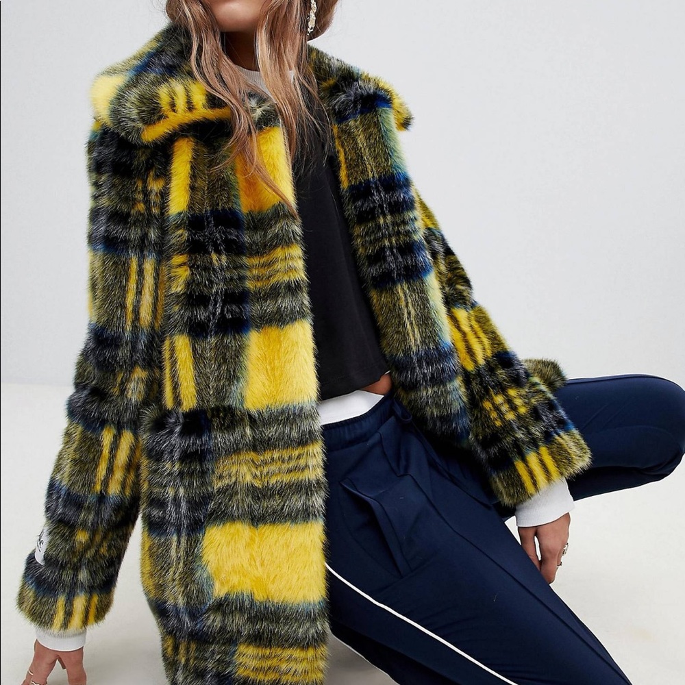 Jakke mid length faux fur coat in check
